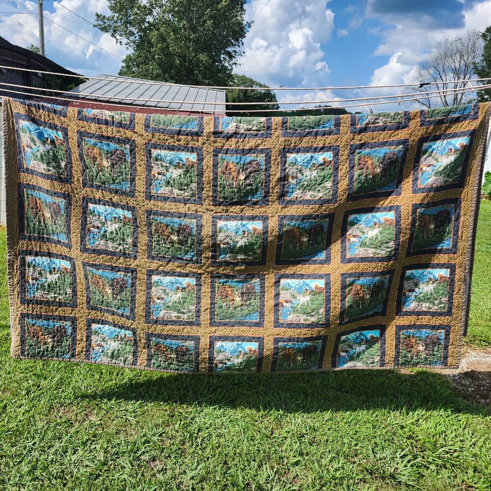 horse design quilt size 92" x 86"
